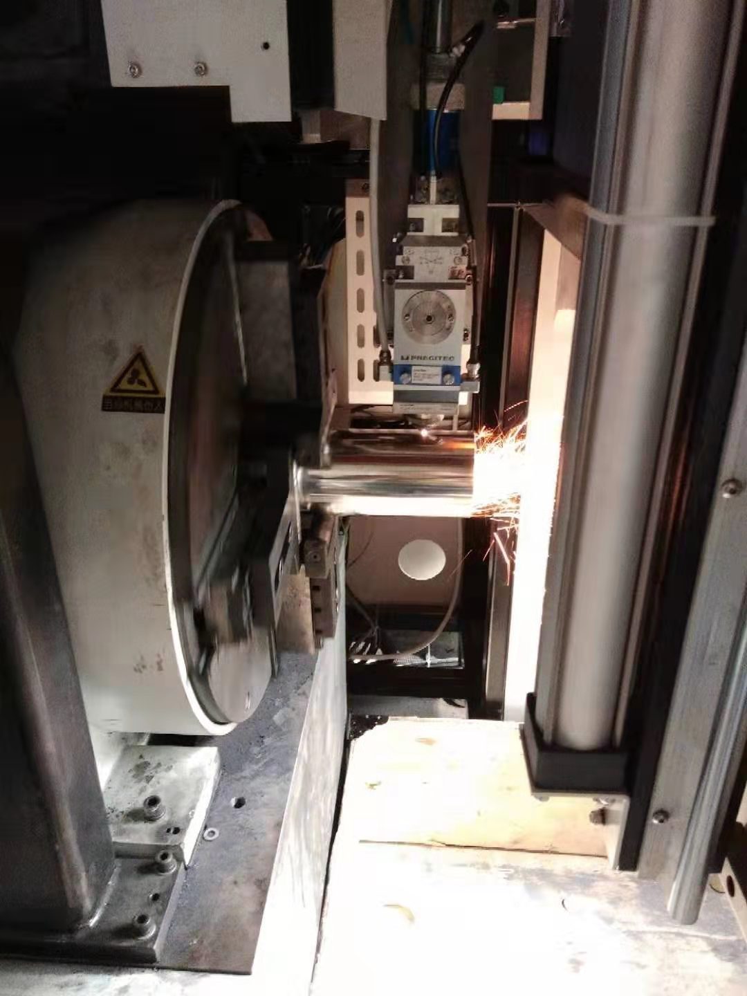 激光切管卡盤應用現場